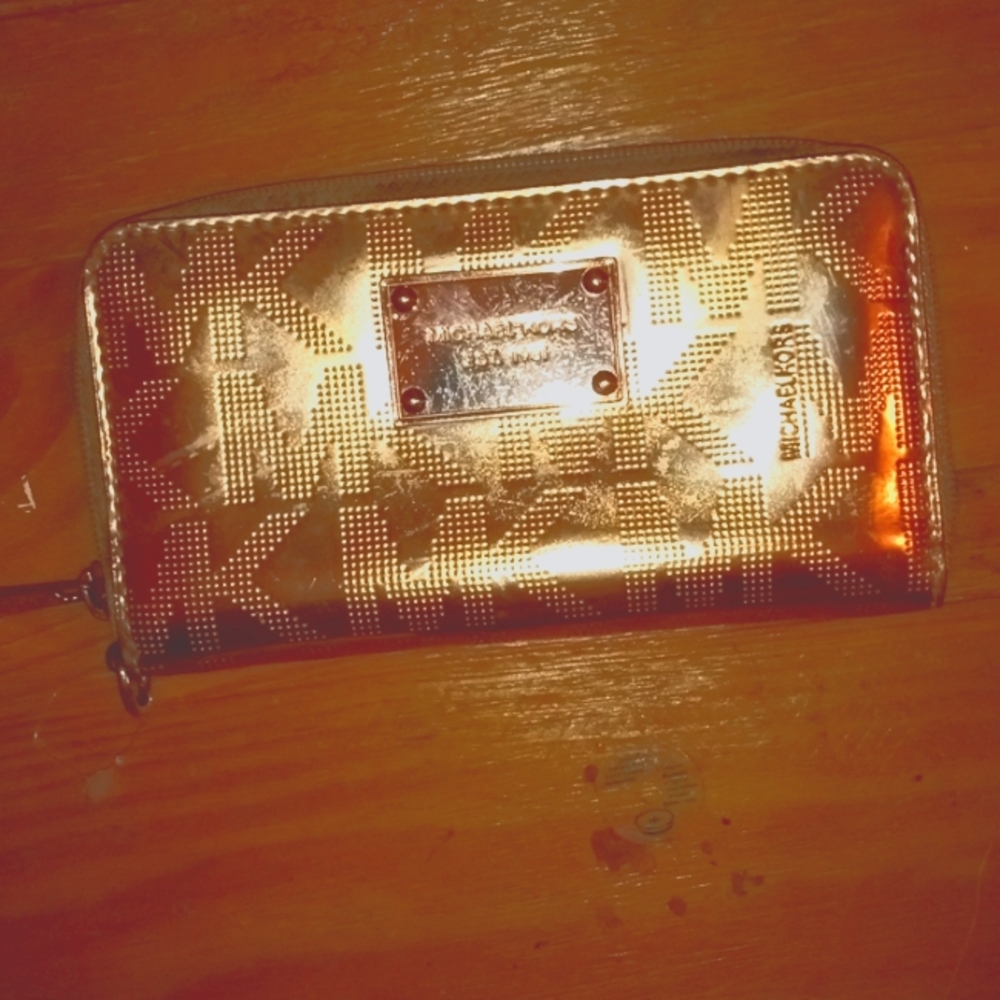 🏵️Authentic🏵️Michael Kors monogram wallet